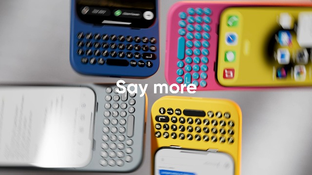 Amazon.co.jp: Clicks iPhone 15 Pro with Keyboard Case, Smartphone